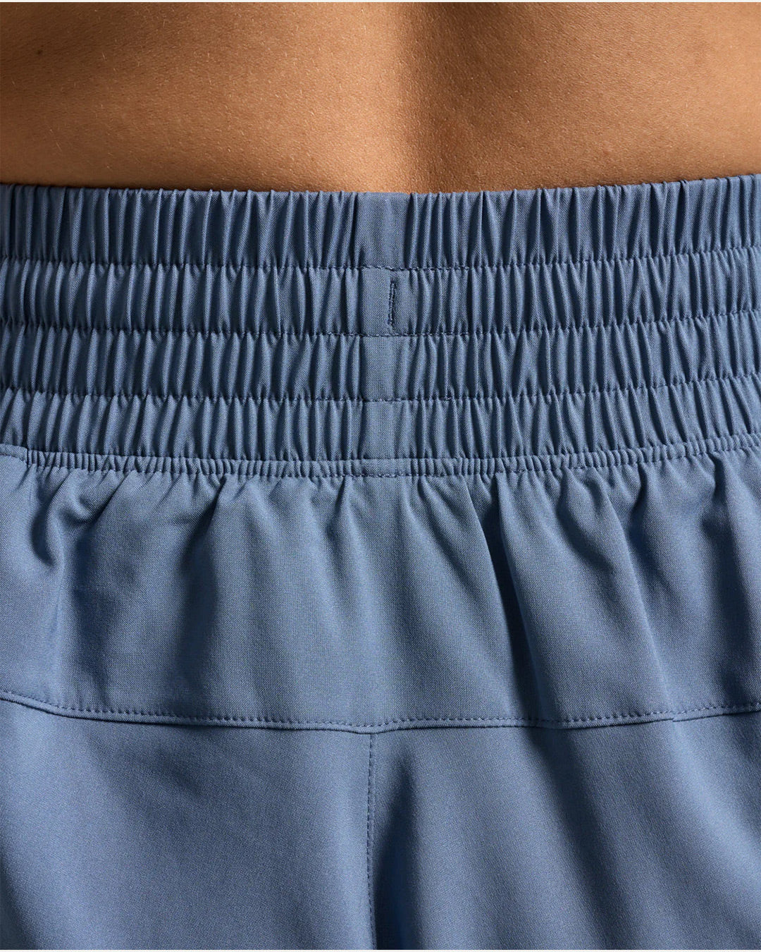 2XU Women's Aero Hi-Rise 4 Inch Shorts - Indigo/Indigo Reflective