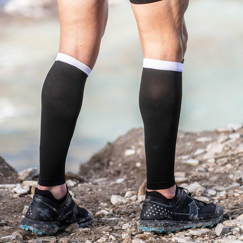 Compressport Unisex R2V2 Calf Sleeves Black - SU00002B_990