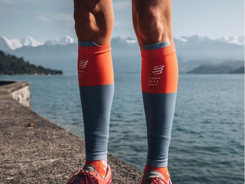 Compressport Unisex R2V2 Calf Sleeves Coral -  SU00002B_401