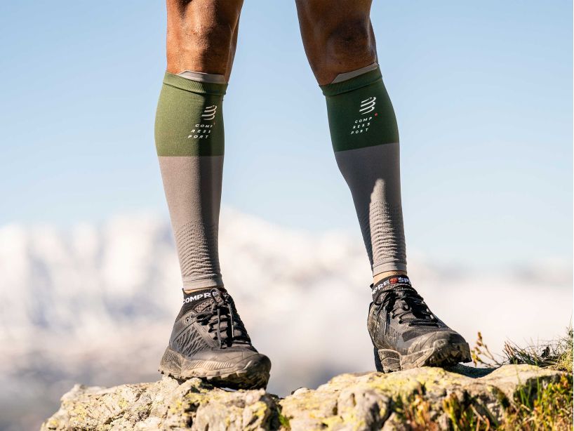 Compressport Unisex's 2V2 Calf Sleeve Rf Green/Steel Grey - SU00002B_626