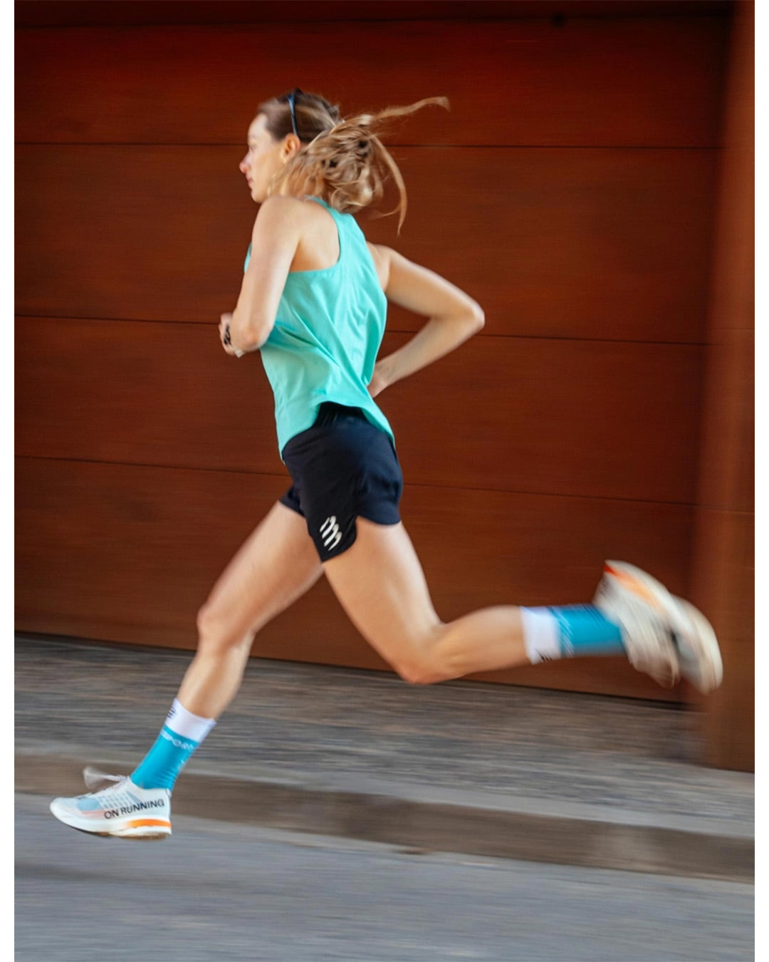 Compressport Women's Performance Singlet - Pool Blue