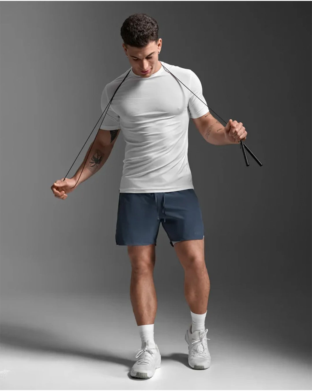 2XU Men's Motion 2in1 5inch Shorts - Indigo/White