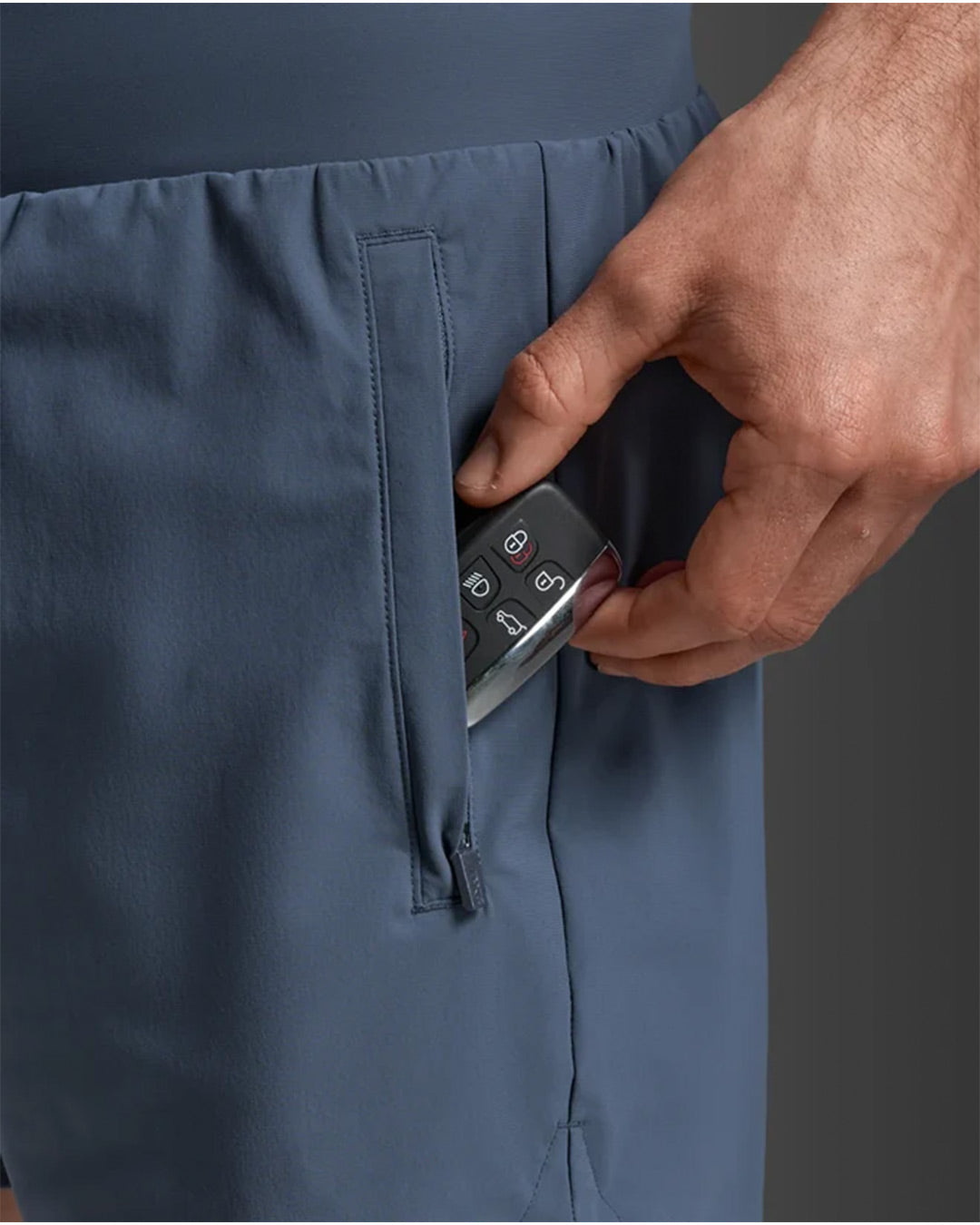 2XU Men's Motion 2in1 5inch Shorts - Indigo/White