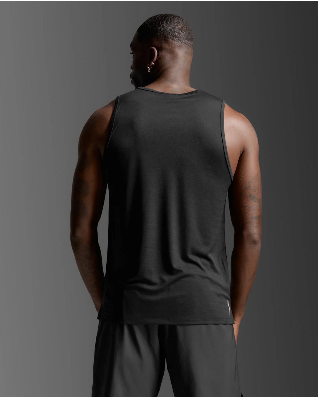 2XU Men's Aero Mesh Tank - Black/Silver Reflective