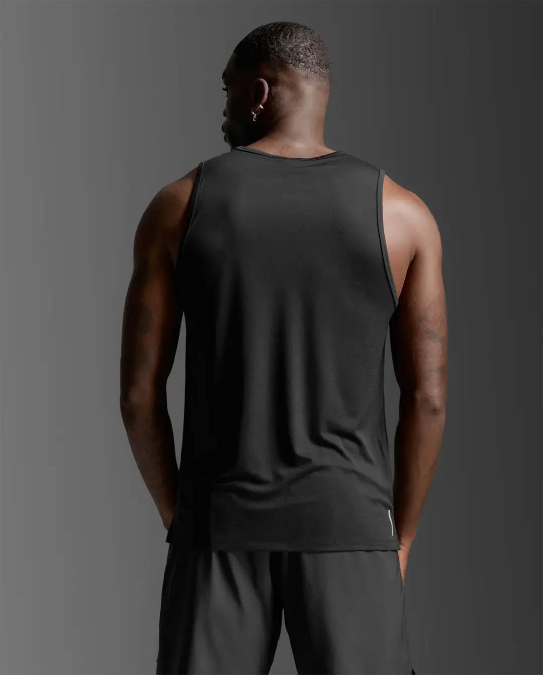 2XU Men's Aero Mesh Tank - Black/Silver Reflective