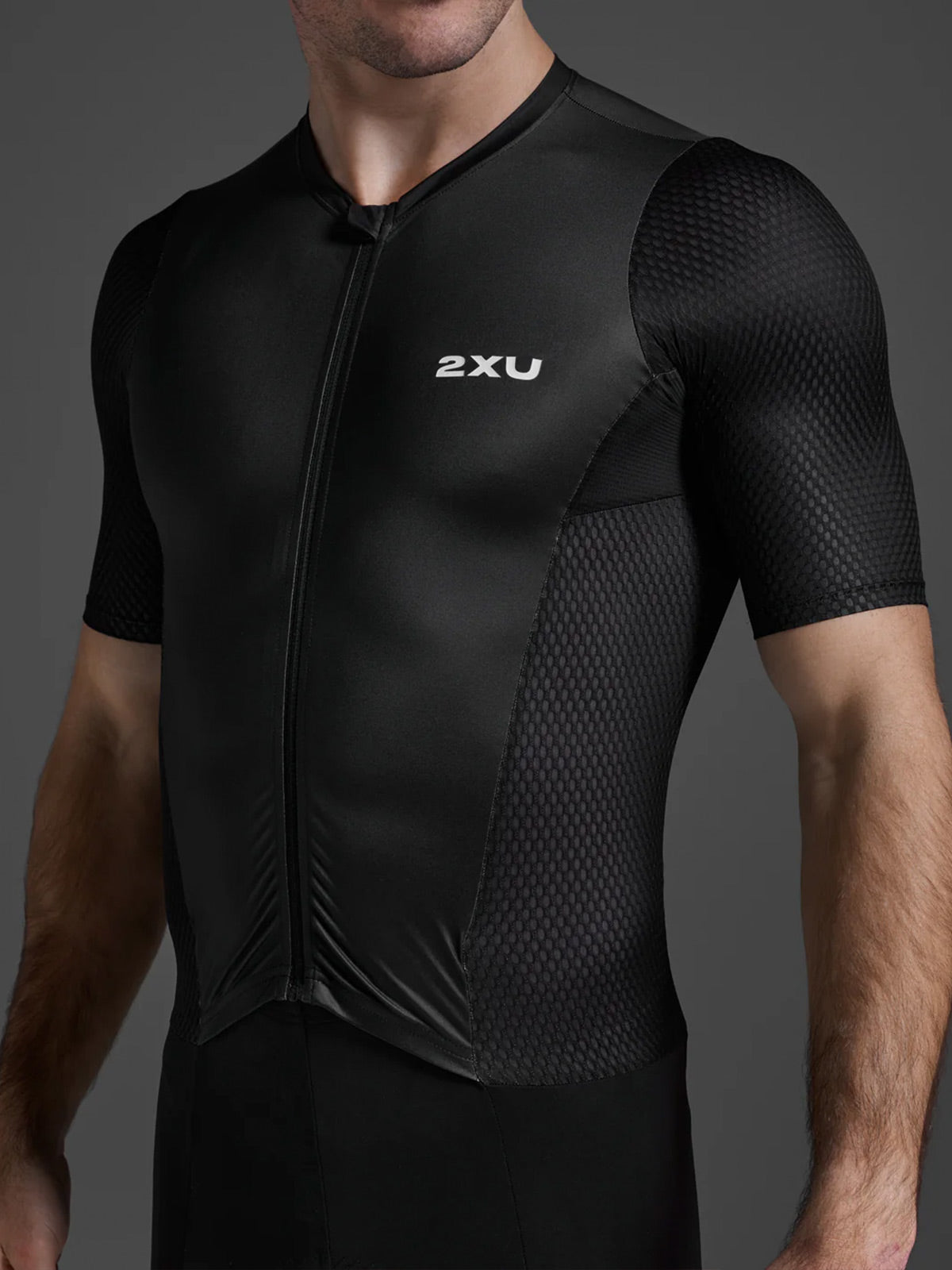 2XU Men's Aero Hex Sleeved Trisuit - Black/White