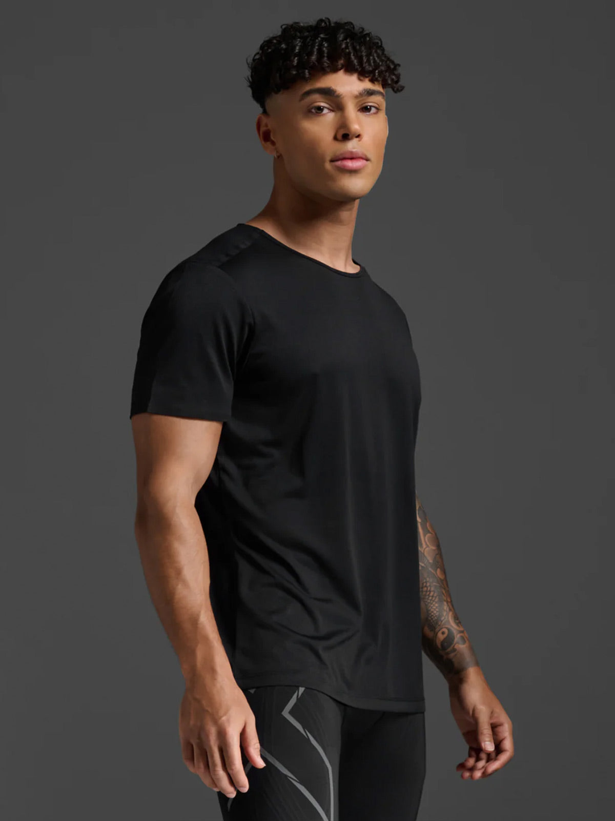 2XU Men's Light Speed Tech Tee - Black/Black Reflective