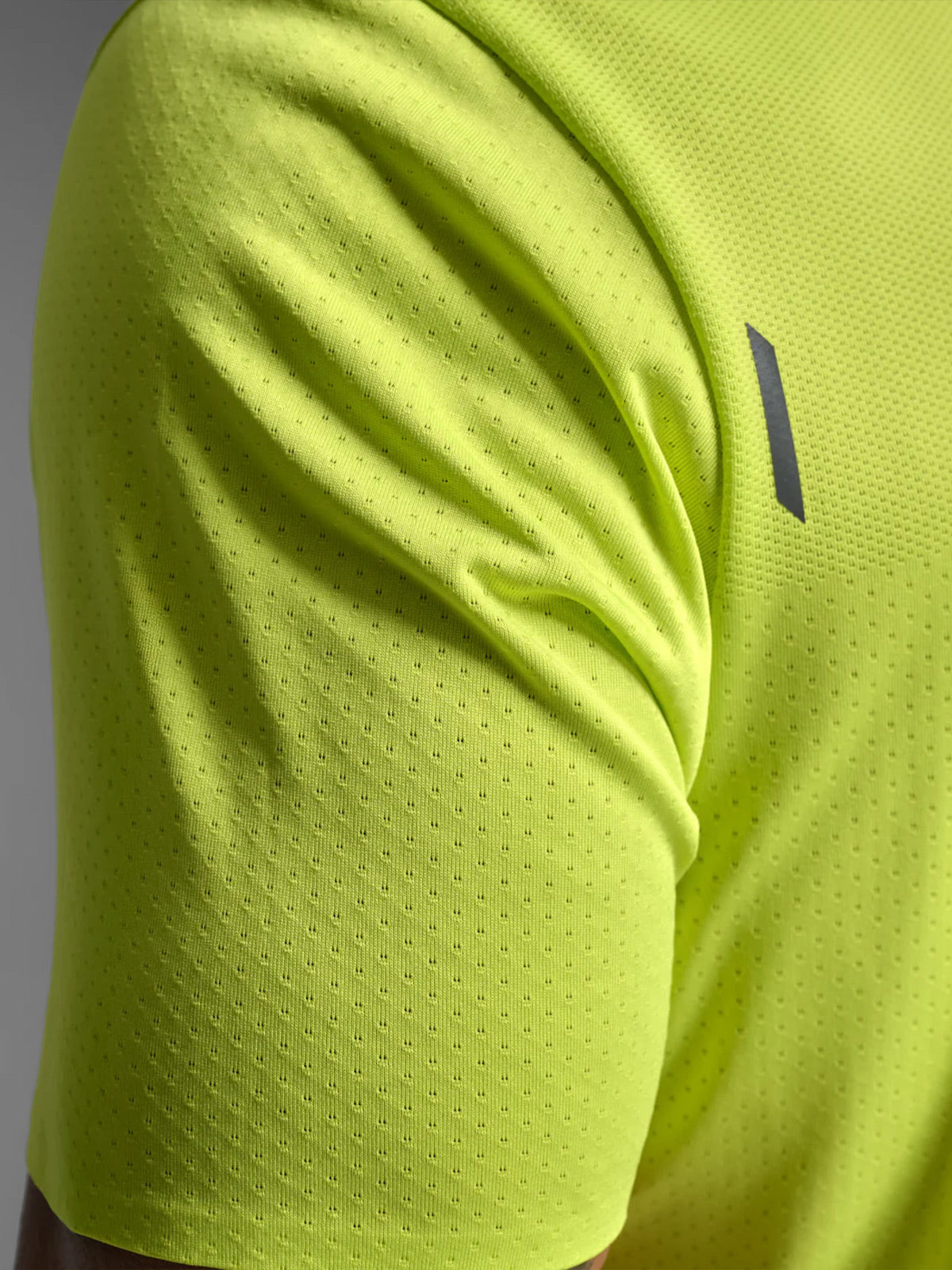 2XU Men's Light Speed Tech Tee - Volt/Black Reflective