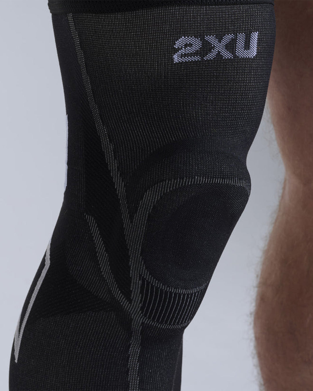 2XU Unisex's Pain Relief Knee Brace - Grey/Black