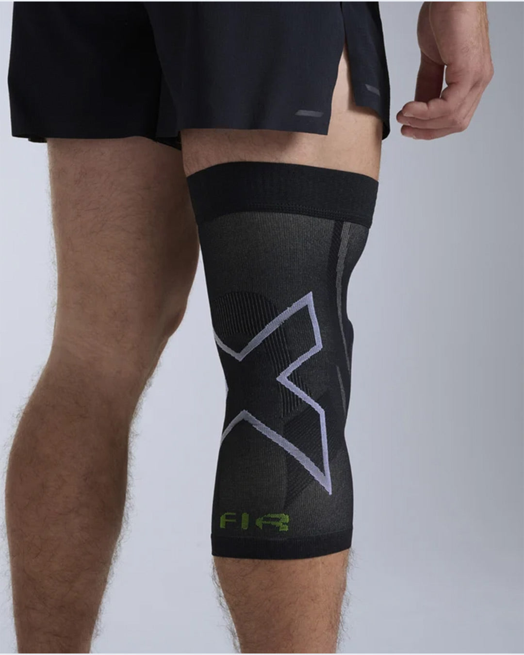 2XU Unisex's Pain Relief Knee Brace - Grey/Black