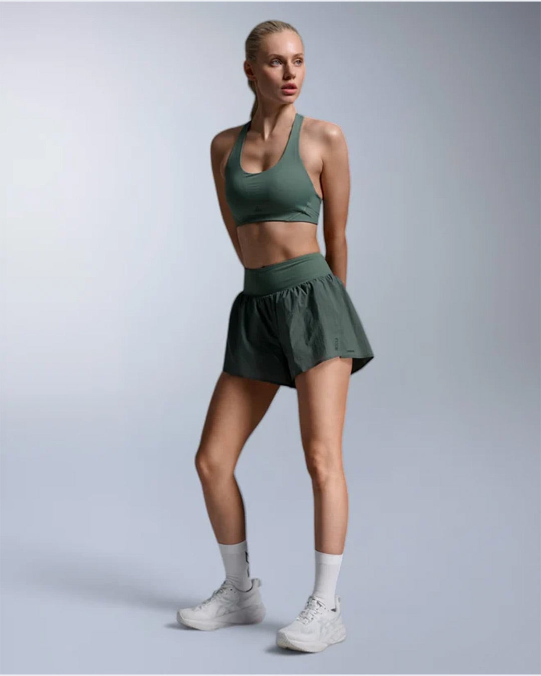 2XU Women's Aero Mesh Medium Impact Bra - Olive Leaf/Olive Leaf Reflect