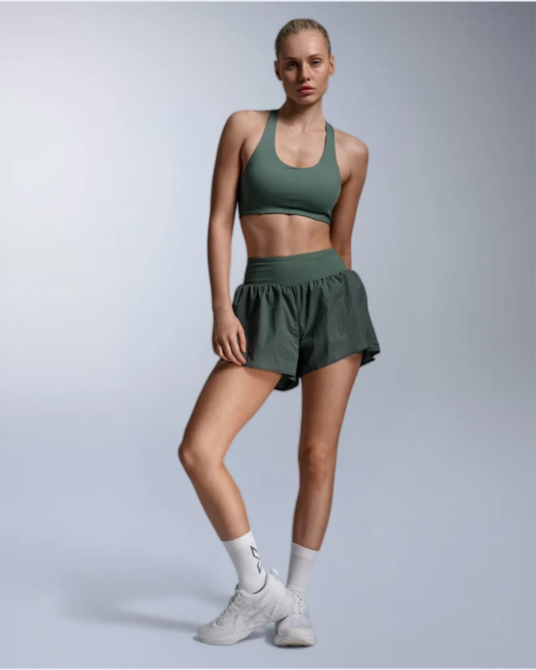 2XU Women's Aero Mesh Medium Impact Bra - Olive Leaf/Olive Leaf Reflect