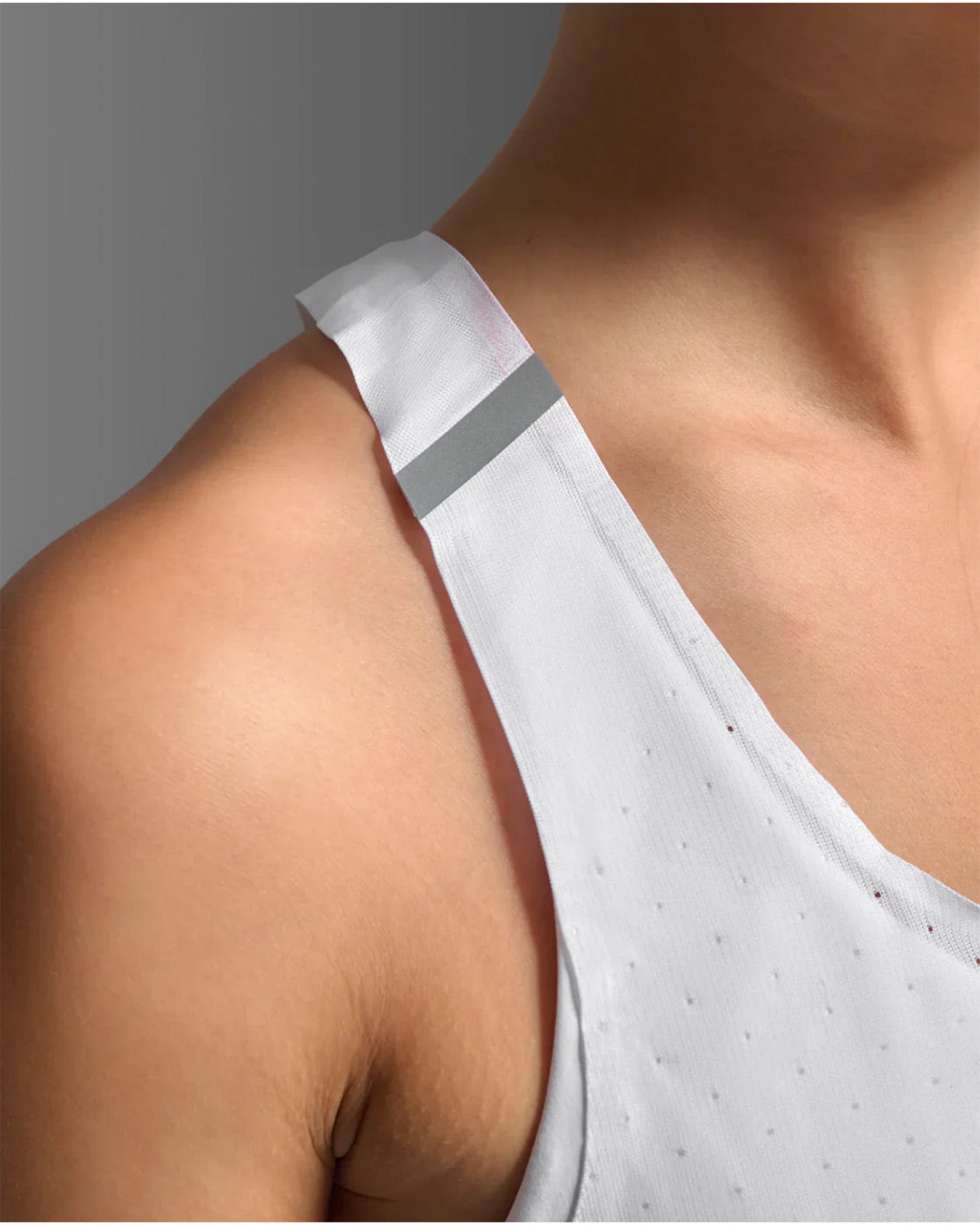2XU Women's Light Speed React Crop Singlet - White/Silver Reflective
