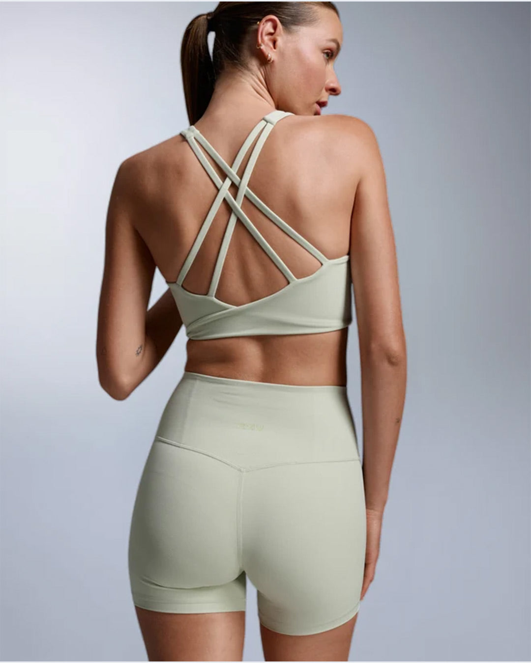 2XU Women's Fluid Twist Back Bra - Seafoam/Seafoam