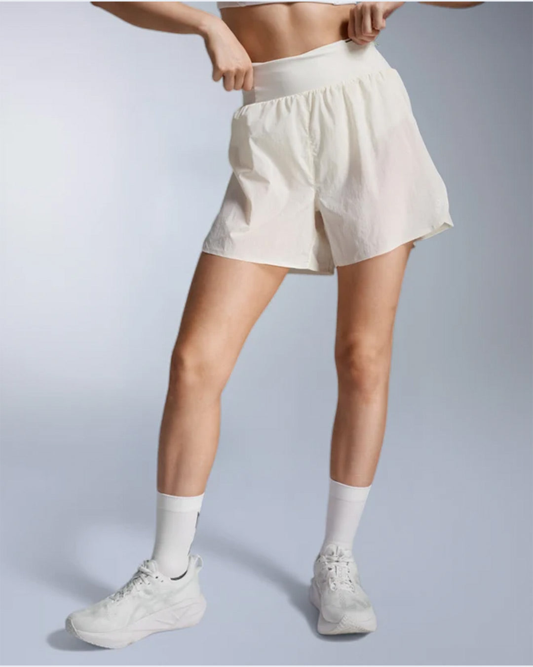 2XU Women's Aero Trail 5inch Shorts - Chalk/White Reflective