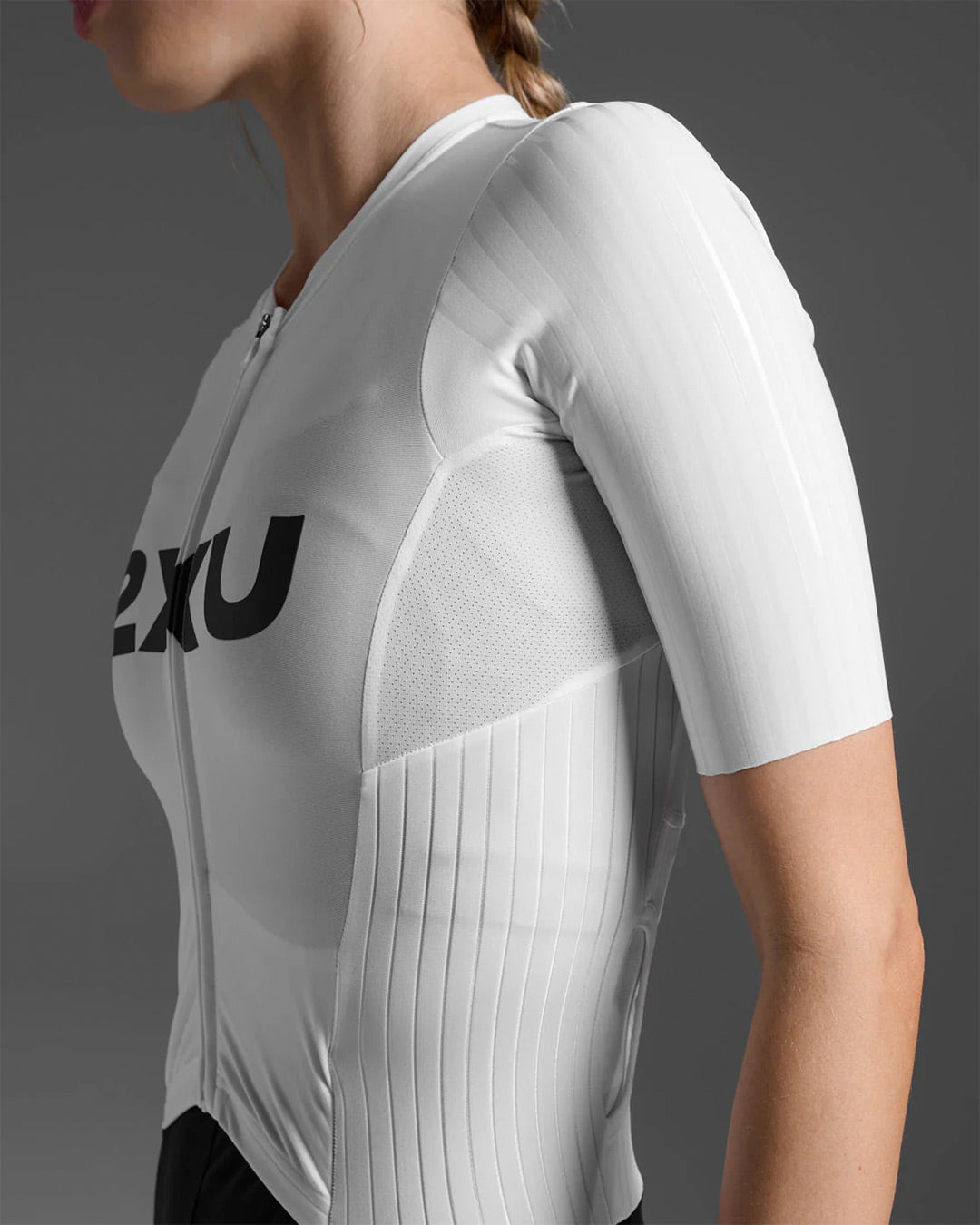 2XU Women's Light Speed React Sleeved Trisuit - Black/White