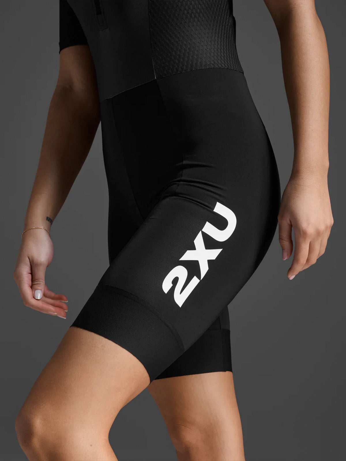 2XU Women's Aero Hex Sleeved Trisuit - Black/White – Key Power