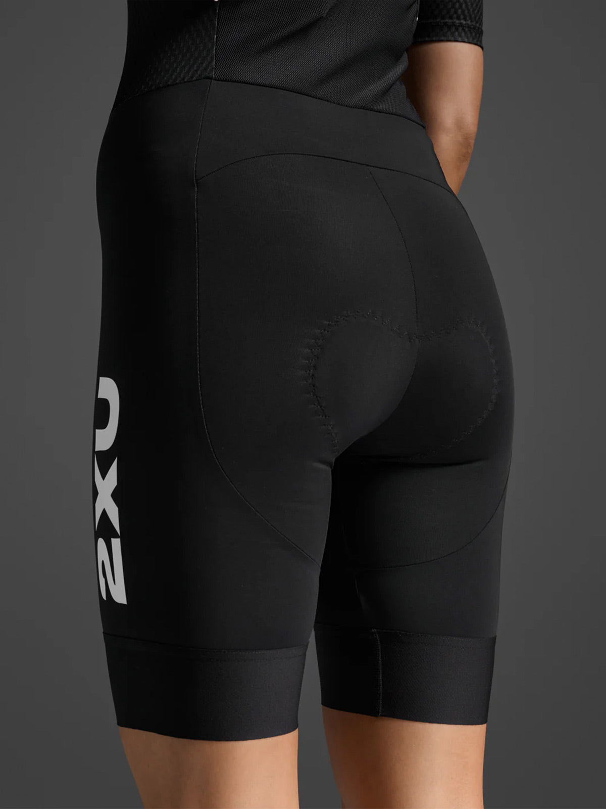 2XU Women's Aero Hex Sleeved Trisuit - Black/White – Key Power