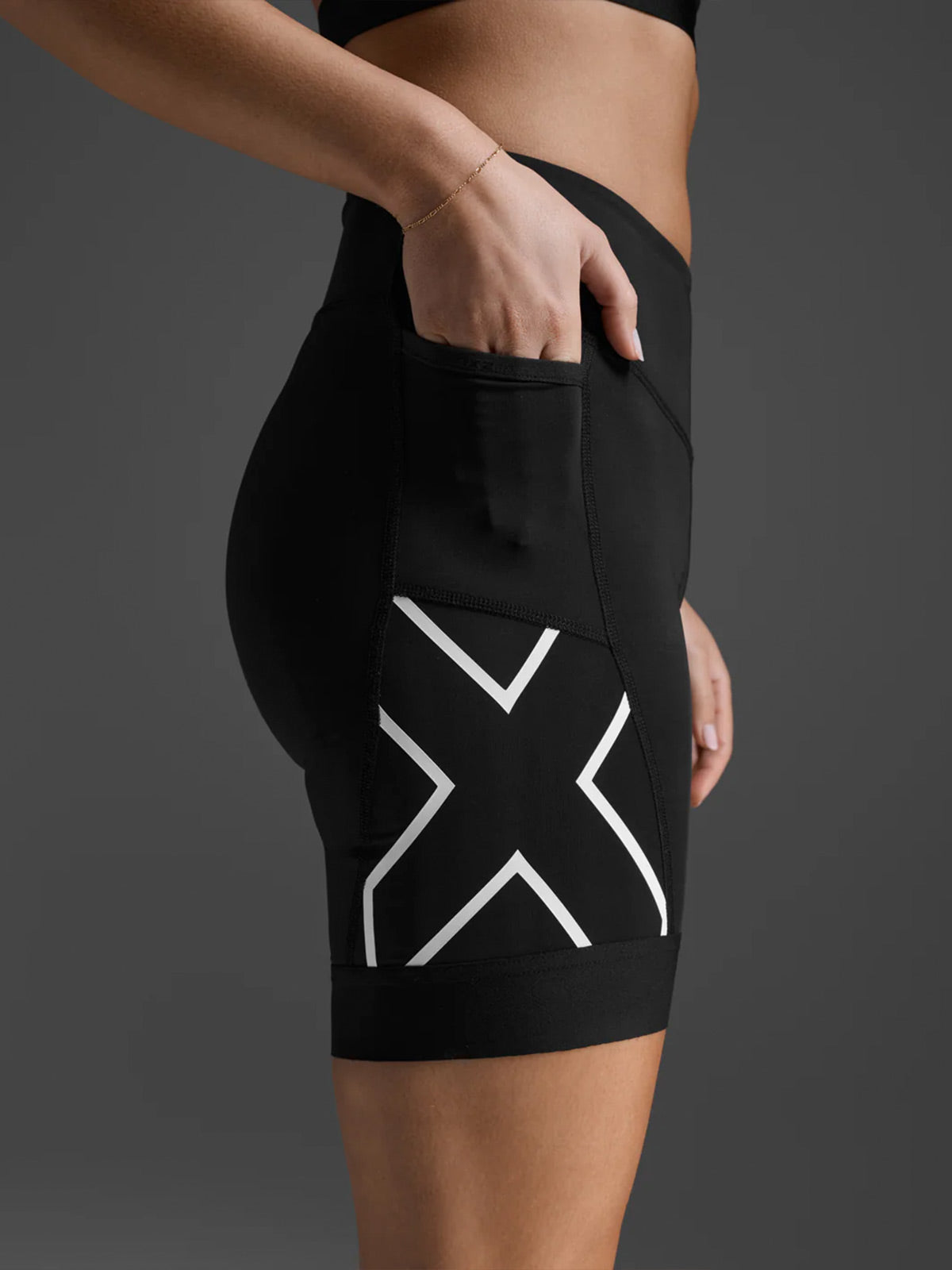 2XU Women's Core Tri 6 inch Shorts - Black/White