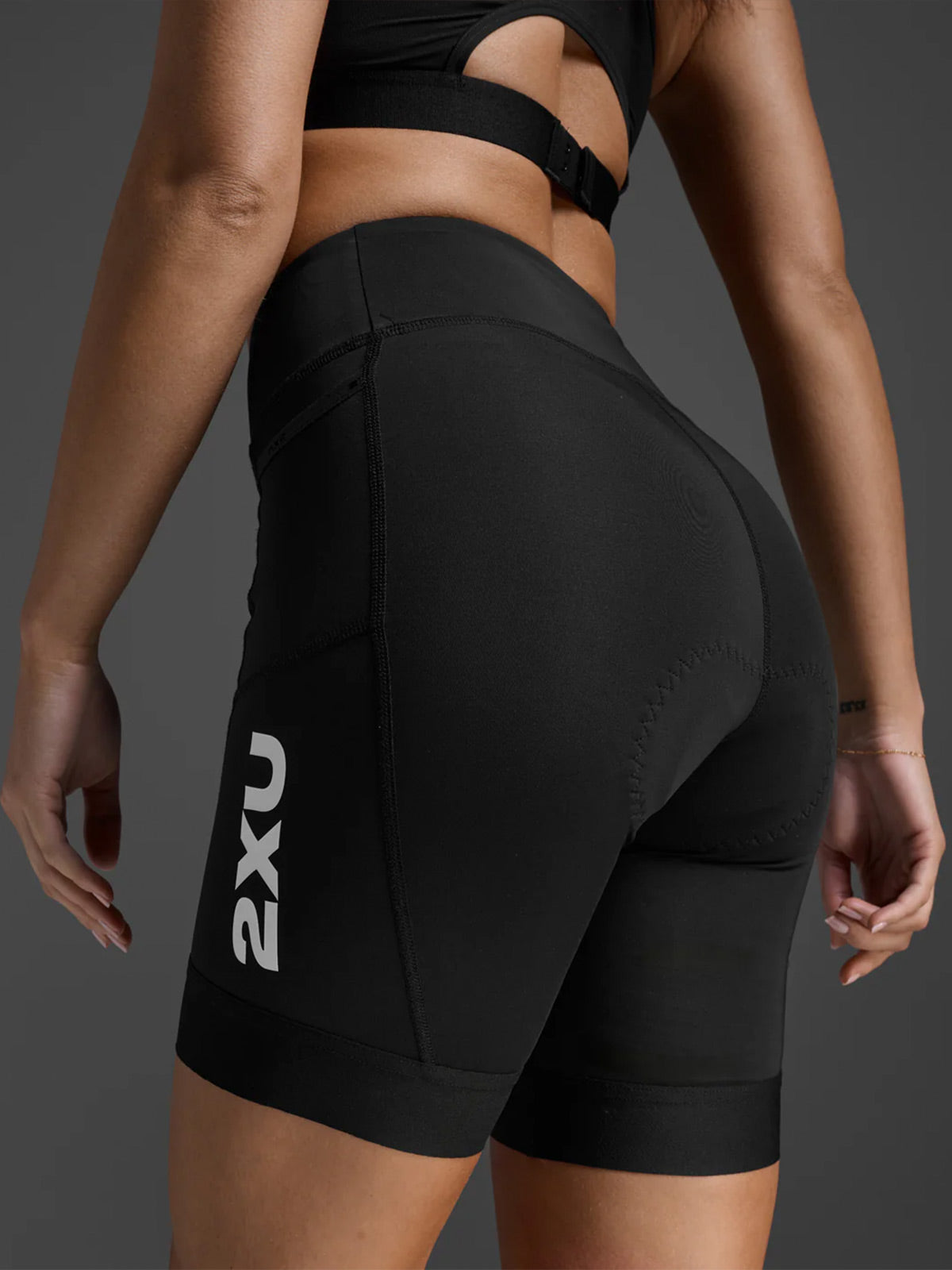 2XU Women's Core Tri 6 inch Shorts - Black/White