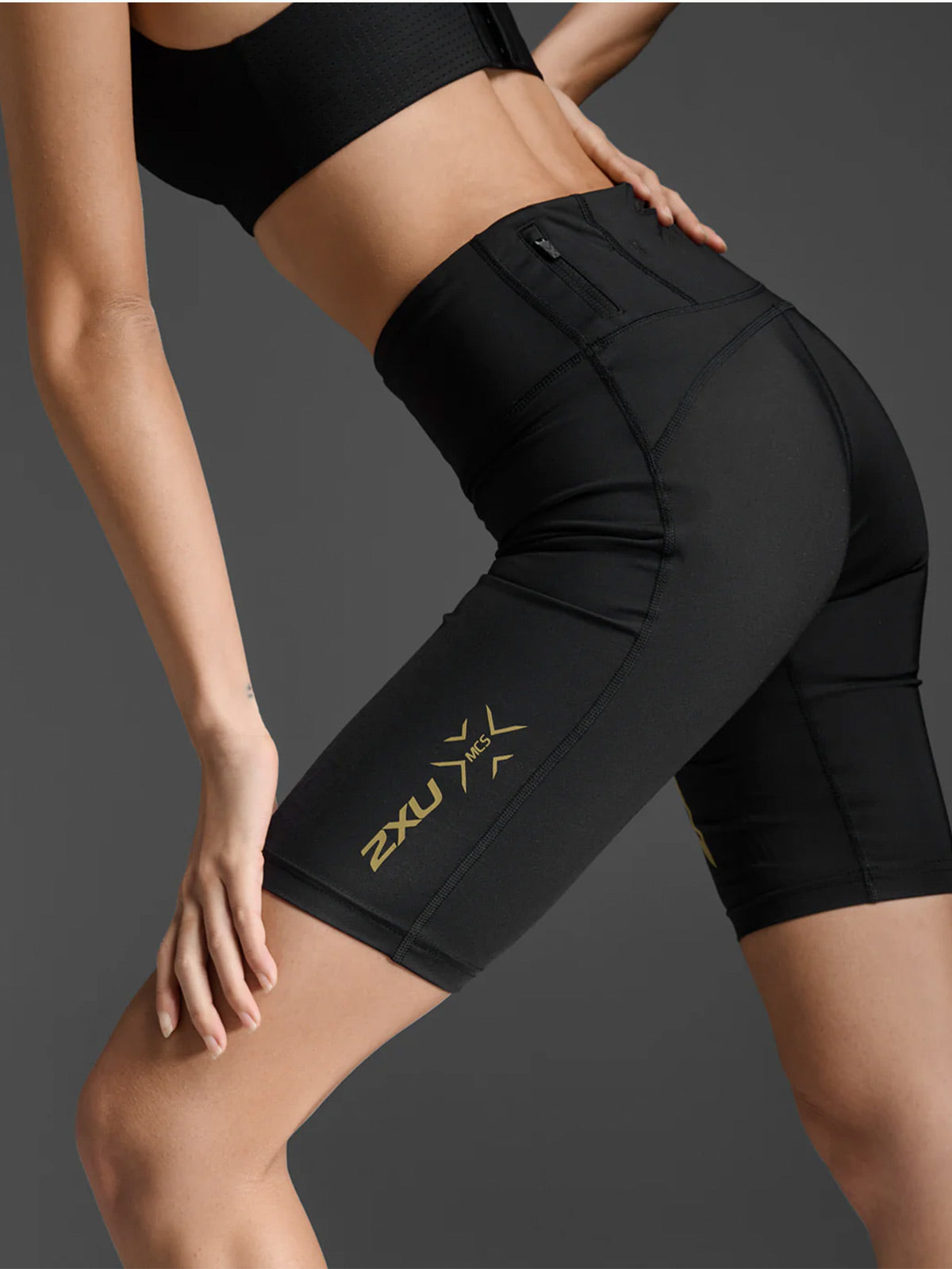 2XU Women's Light Speed Midrise Compression Shorts - Black/Gold