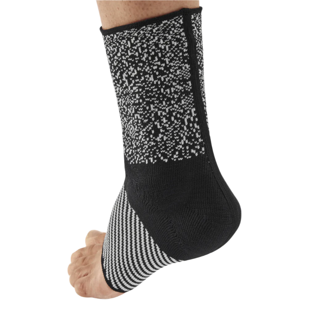 CEP Unisex's Max Support Ankle Sleeve - Black/White