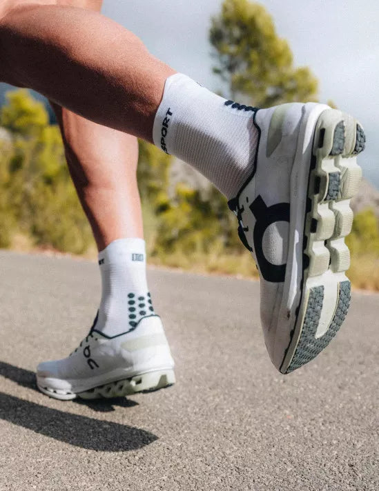 Compressport Unisex's Pro Racing Socks v4.0 Run High - White/Black