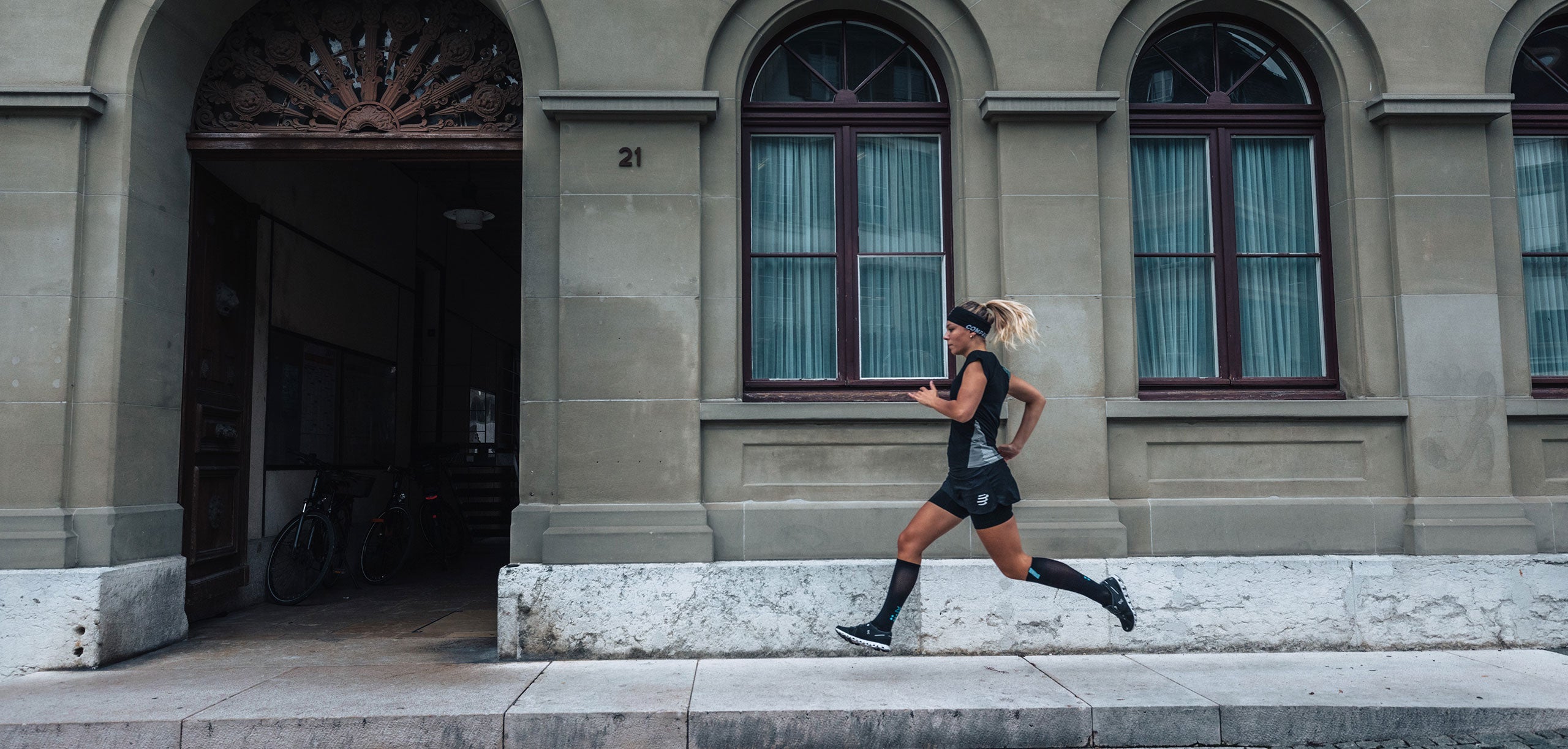 Compressport Women's Performance Skirt - Black AW00097B_990