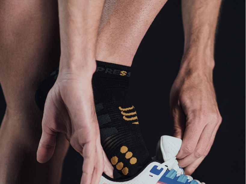 COMPRESSPORT Unisex's Pro Racing Socks V3.0 Run Low - Black Edition 2022
