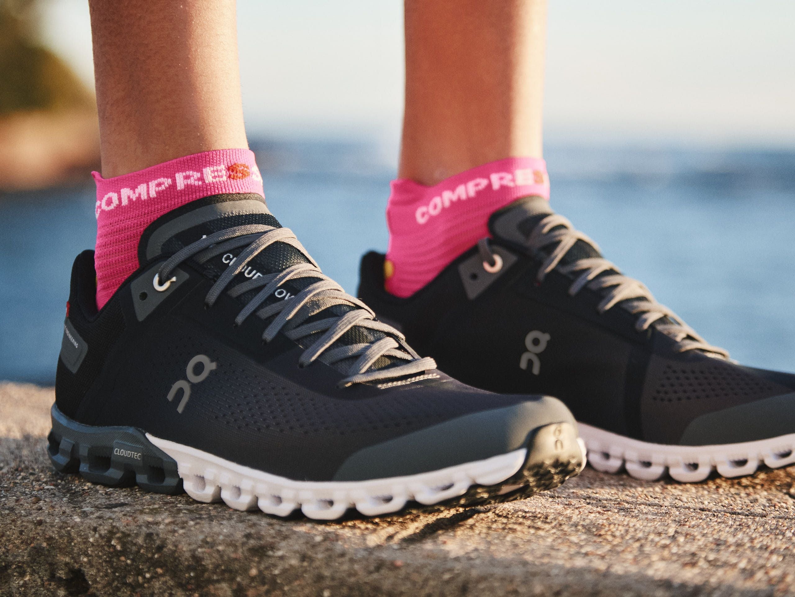 Compressport Unisex's Pro Racing Socks v4.0 Run Low - Fluo Pink/Primerose