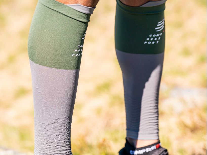 Compressport Unisex's 2V2 Calf Sleeve Rf Green/Steel Grey - SU00002B_626