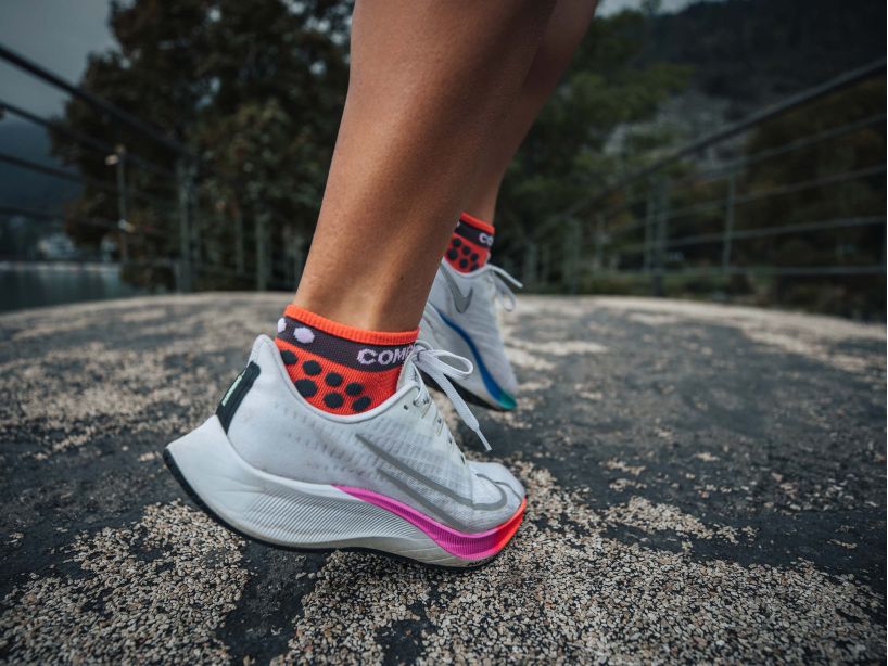 Compressport Unisex Pro Racing Socks v3.0 Run Low Coral - PRSV3-RL_401